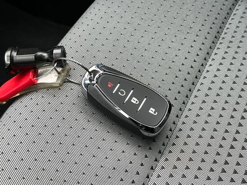 Used 2025 Chevrolet Trax LT w/ LT Convenience Package image 23