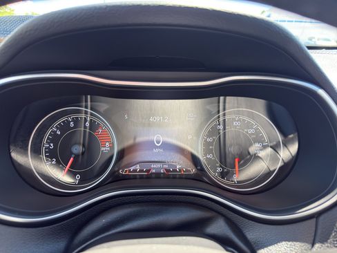 Used 2020 Jeep Cherokee Limited AWD/4WD image 17
