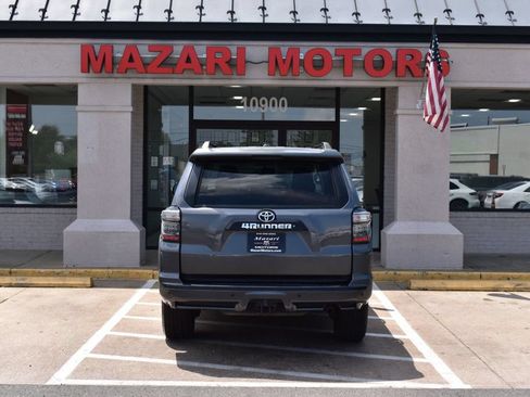 Used 2010 Toyota 4Runner SR5 AWD/4WD image 10