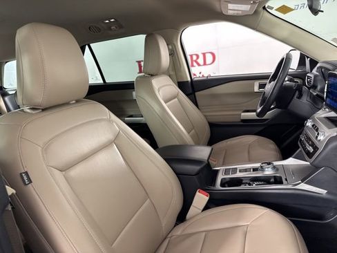 Used 2021 Ford Explorer XLT w/ Equipment Group 202A image 16