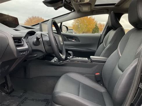 Used 2025 Toyota Prius XLE image 13