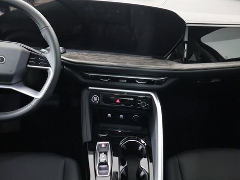 Used 2025 Audi Q5 Premium w/ Convenience Package image 15