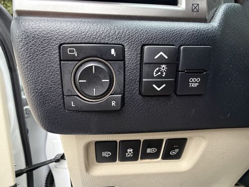 Used 2023 Lexus GX 460 Premium AWD/4WD image 15