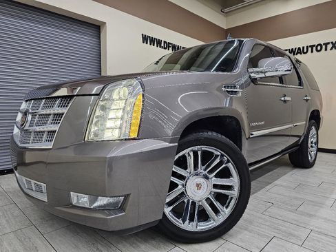 Used 2014 Cadillac Escalade Platinum image 1
