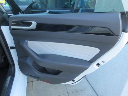 Used 2023 Volkswagen Arteon SEL Premium AWD/4WD image 32