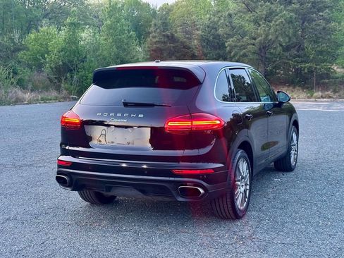 Used 2018 Porsche Cayenne w/ Premium Package AWD/4WD image 5
