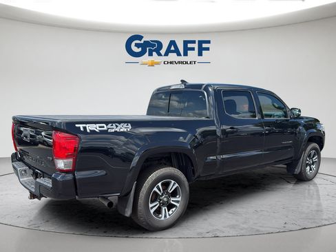 Used 2017 Toyota Tacoma TRD Sport AWD/4WD image 8