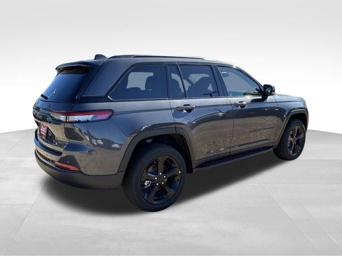 New 2025 Jeep Grand Cherokee Altitude image 5