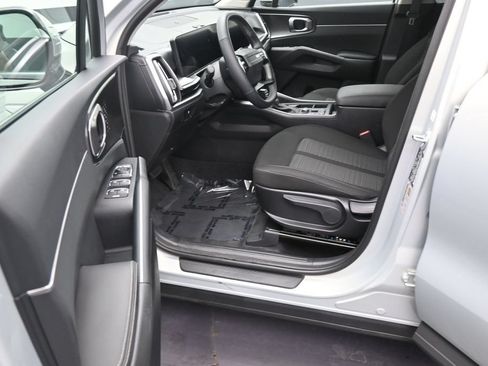 Used 2026 Kia Sorento LX FWD image 11