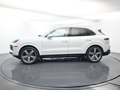 Certified 2025 Porsche Cayenne AWD/4WD image 2
