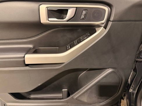 Used 2022 Ford Explorer XLT image 13