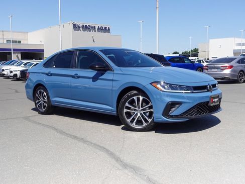 Certified 2025 Volkswagen Jetta Sport FWD image 5