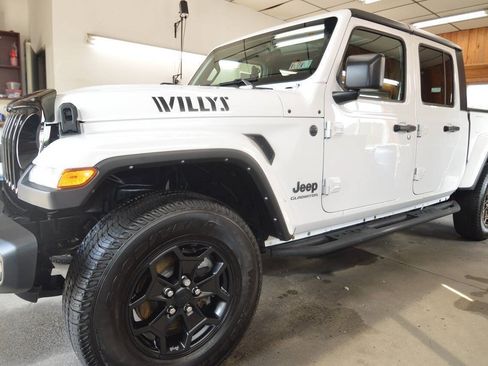 Used 2022 Jeep Gladiator Sport AWD/4WD image 31