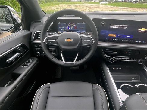 New 2026 Chevrolet Suburban Premier w/ Sun And Tow Package AWD/4WD image 11