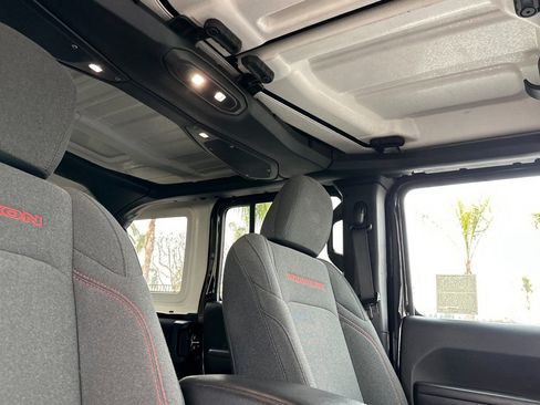 Used 2025 Jeep Wrangler Unlimited Rubicon image 17