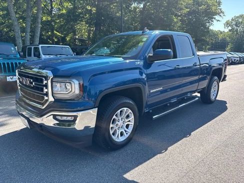 Used 2017 GMC Sierra 1500 SLE w/ SLE Value Package AWD/4WD image 2