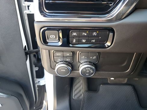 Used 2025 GMC Yukon Denali image 33