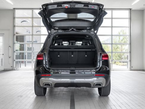 Used 2024 Mercedes-Benz GLB 250 w/ Exclusive Package image 16