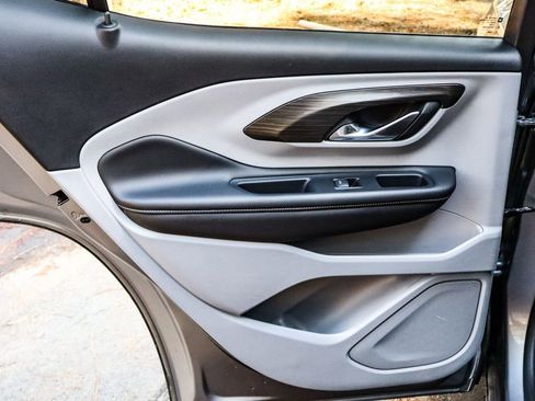 Used 2024 GMC Terrain SLT image 37