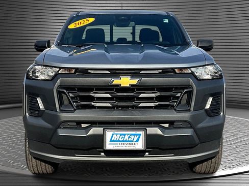 Used 2025 Chevrolet Colorado W/T w/ Advanced Trailering Package image 2