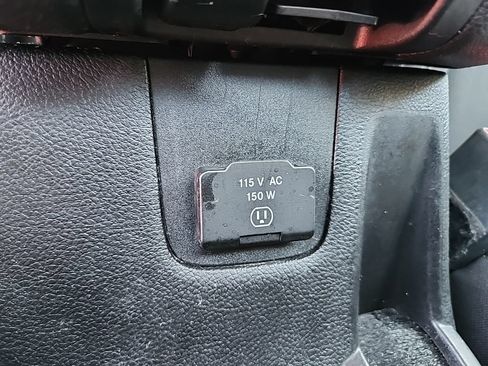 Used 2018 Jeep Wrangler Unlimited Sahara w/ Connectivity Group AWD/4WD image 32