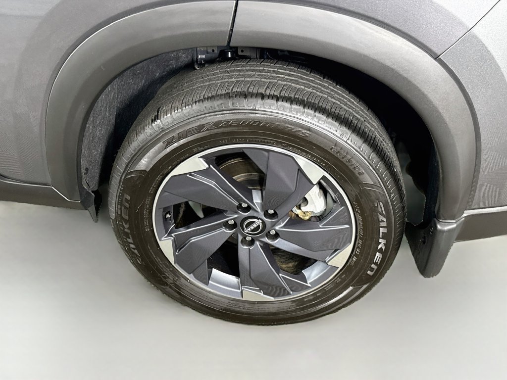 Certified 2025 Nissan Rogue SV FWD image 34