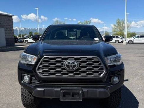 Used 2021 Toyota Tacoma TRD Off-Road w/ TRD Premium Off Road Package AWD/4WD image 3