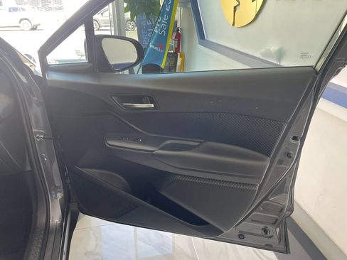 Used 2018 Toyota C-HR XLE FWD image 26