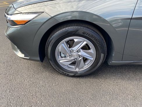 Certified 2024 Hyundai Elantra SE image 9