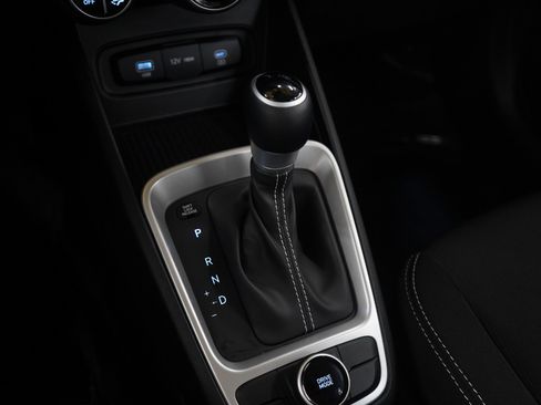 Certified 2025 Hyundai Venue SEL image 23