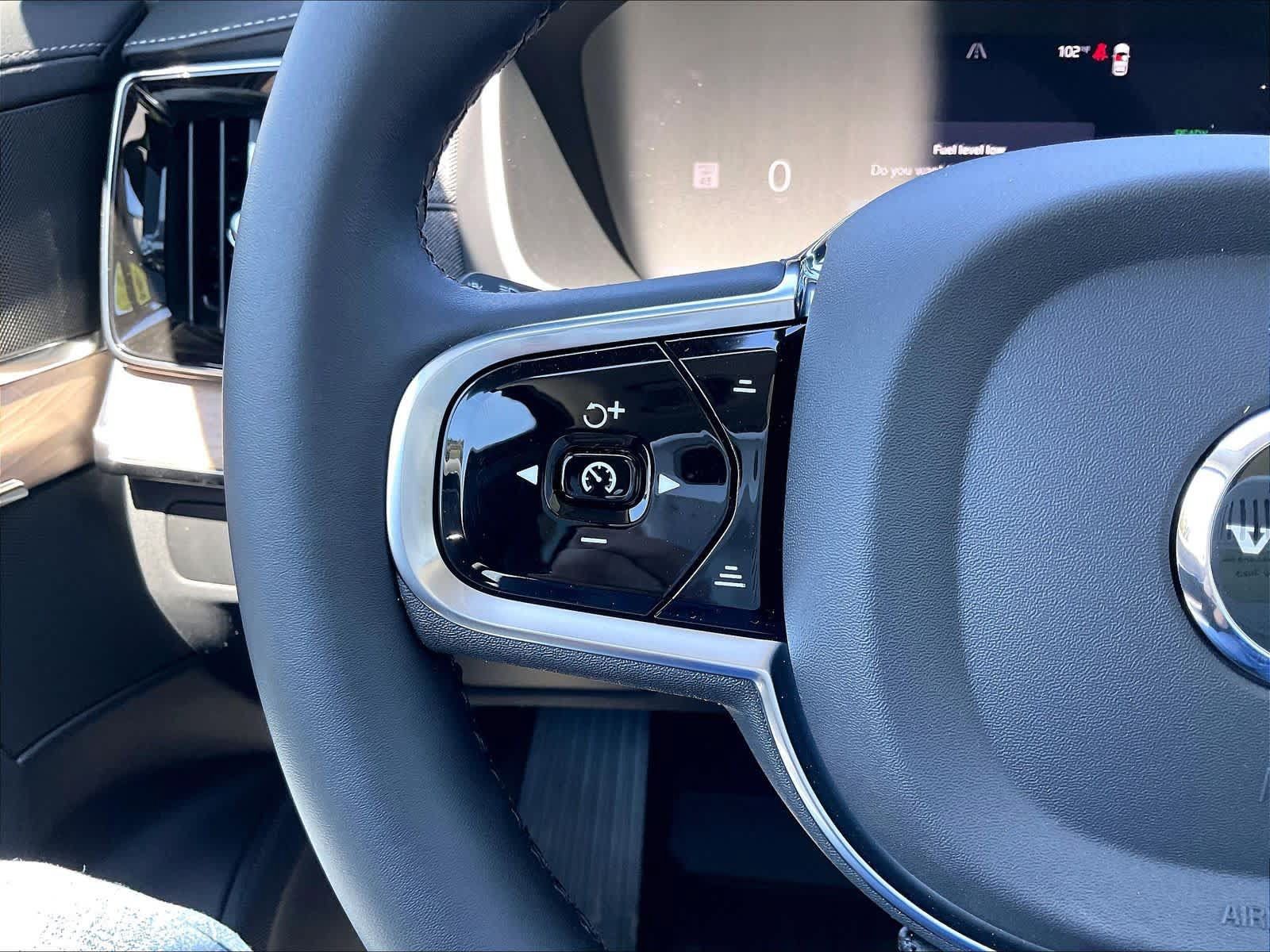New 2026 Volvo XC90 T8 Plus w/ Protection Package AWD/4WD image 17