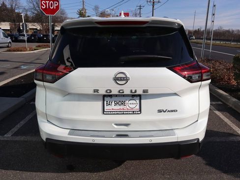 Used 2024 Nissan Rogue SV w/ SV Premium Package image 6