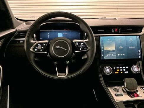 Certified 2025 Jaguar F-PACE R-Dynamic S image 4