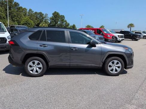 Used 2021 Toyota RAV4 LE FWD image 3