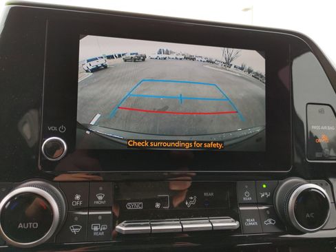 Certified 2024 Toyota Highlander XLE image 25