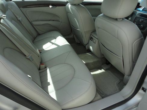 Used 2011 Buick Lucerne CXL image 15