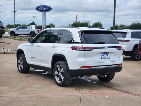 New 2026 Jeep Grand Cherokee Limited RWD image 3