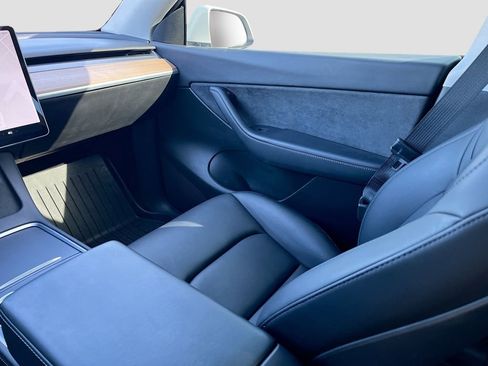 Used 2022 Tesla Model Y Performance AWD/4WD image 22