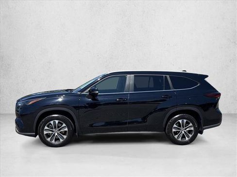 Certified 2026 Toyota Highlander XLE AWD/4WD image 8