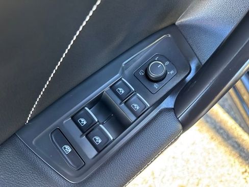 Certified 2022 Volkswagen Tiguan SEL R-Line image 12