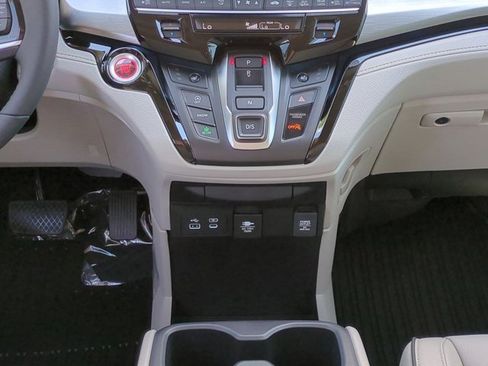 New 2026 Honda Odyssey Touring image 17