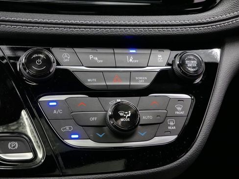 New 2026 Chrysler Pacifica Select AWD/4WD image 45
