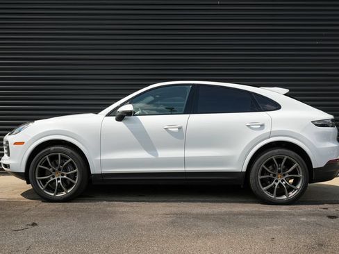 Certified 2022 Porsche Cayenne Coupe AWD/4WD image 2