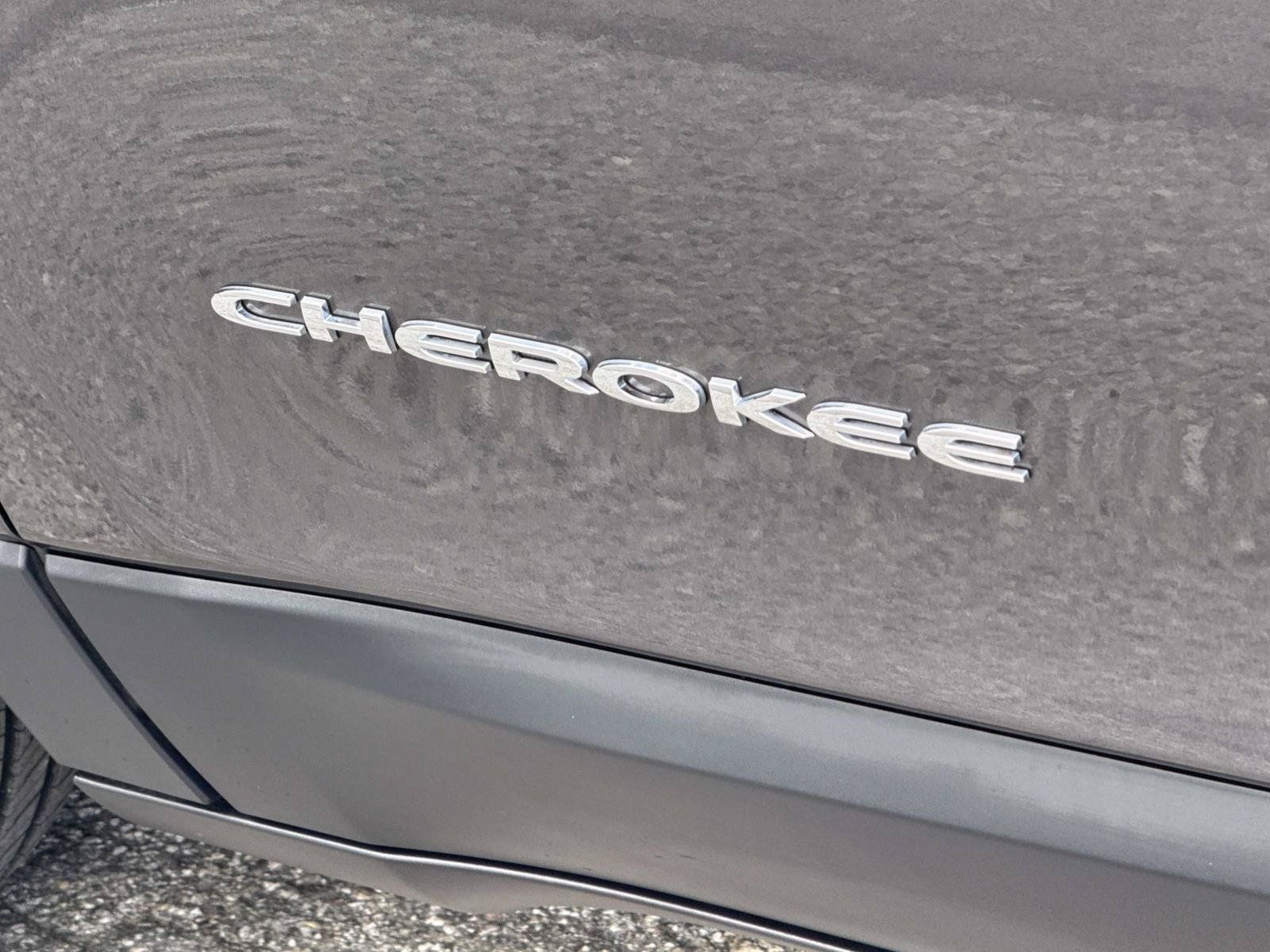 Used 2019 Jeep Cherokee Latitude Plus FWD image 6