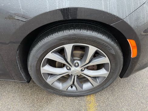 Used 2017 Chrysler Pacifica Limited image 45