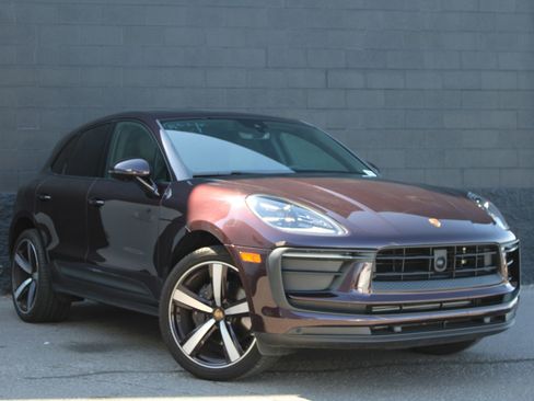 Certified 2024 Porsche Macan image 8