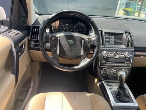 Used 2014 Land Rover LR2 AWD/4WD image 15