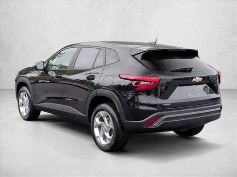 Certified 2024 Chevrolet Trax LS w/ LS Convenience Package FWD image 8