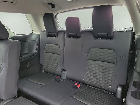 Used 2025 Nissan Pathfinder SV FWD image 9