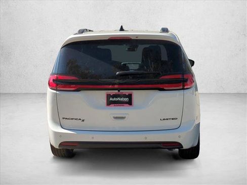 New 2026 Chrysler Pacifica Limited image 8